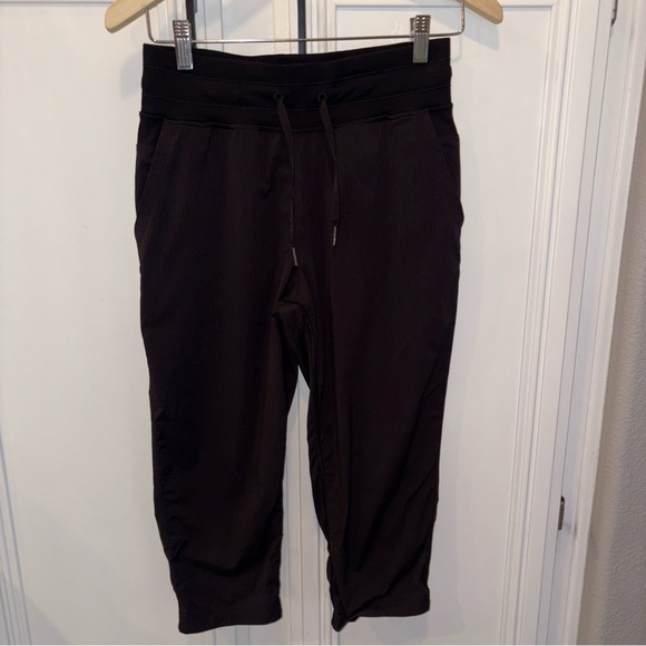 Lululemon Pants Size 4 Inseam 18” Dance Studio Cropped Jogger  Black - Picture 1 of 16